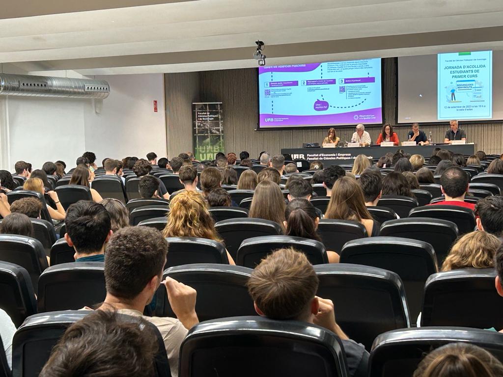 Sala d'actes de la Facultat en la inauguració del curs 